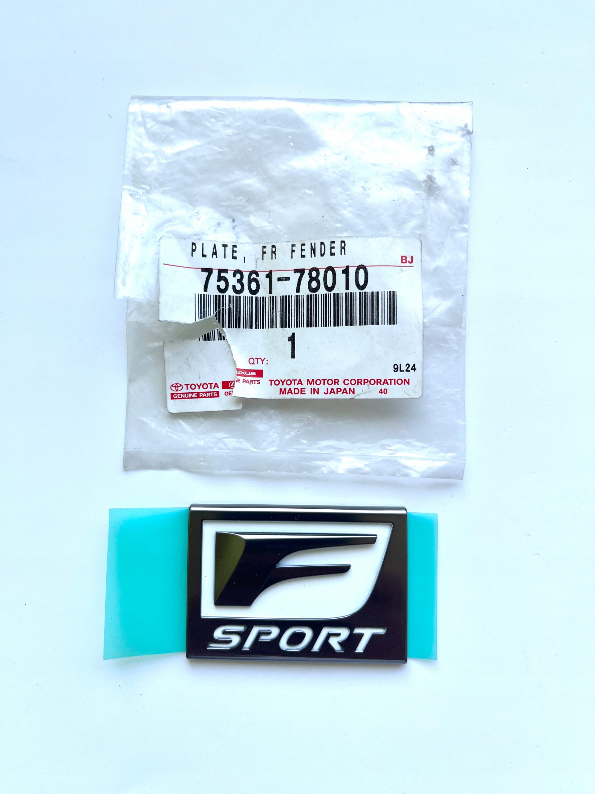 آرمF SPORT بغل گلگیرجلو-لکسوسNX300-2016